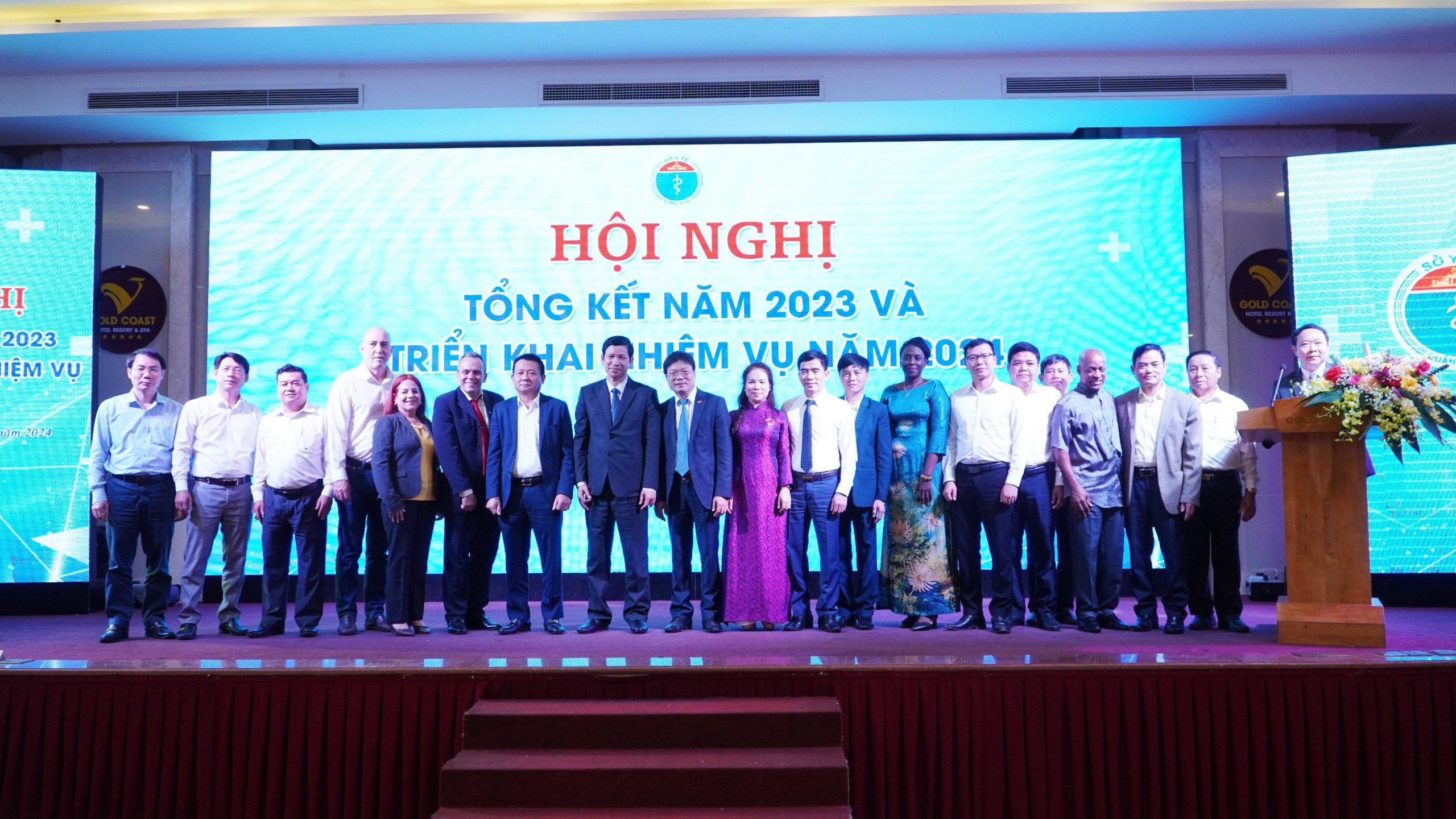 Các_đại_biểu_chụp_ảnh_lưu_niệm 2.jpg